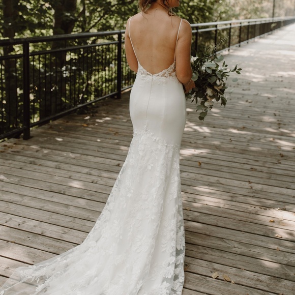 Paloma Blanca 5004 Wedding Dress - Picture 5 of 9